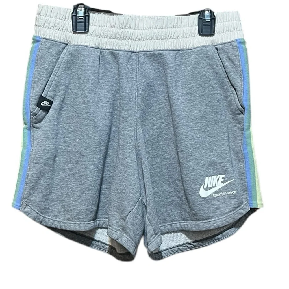 Nike Girls Sportswear Heritage Shorts Carbon Heather Size‎ XL